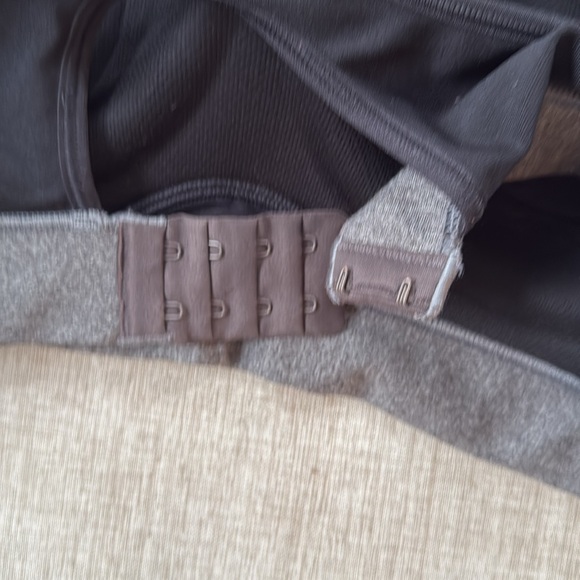 Underarmor High Impact athletic Sports Bra size 38D - Picture 4 of 7